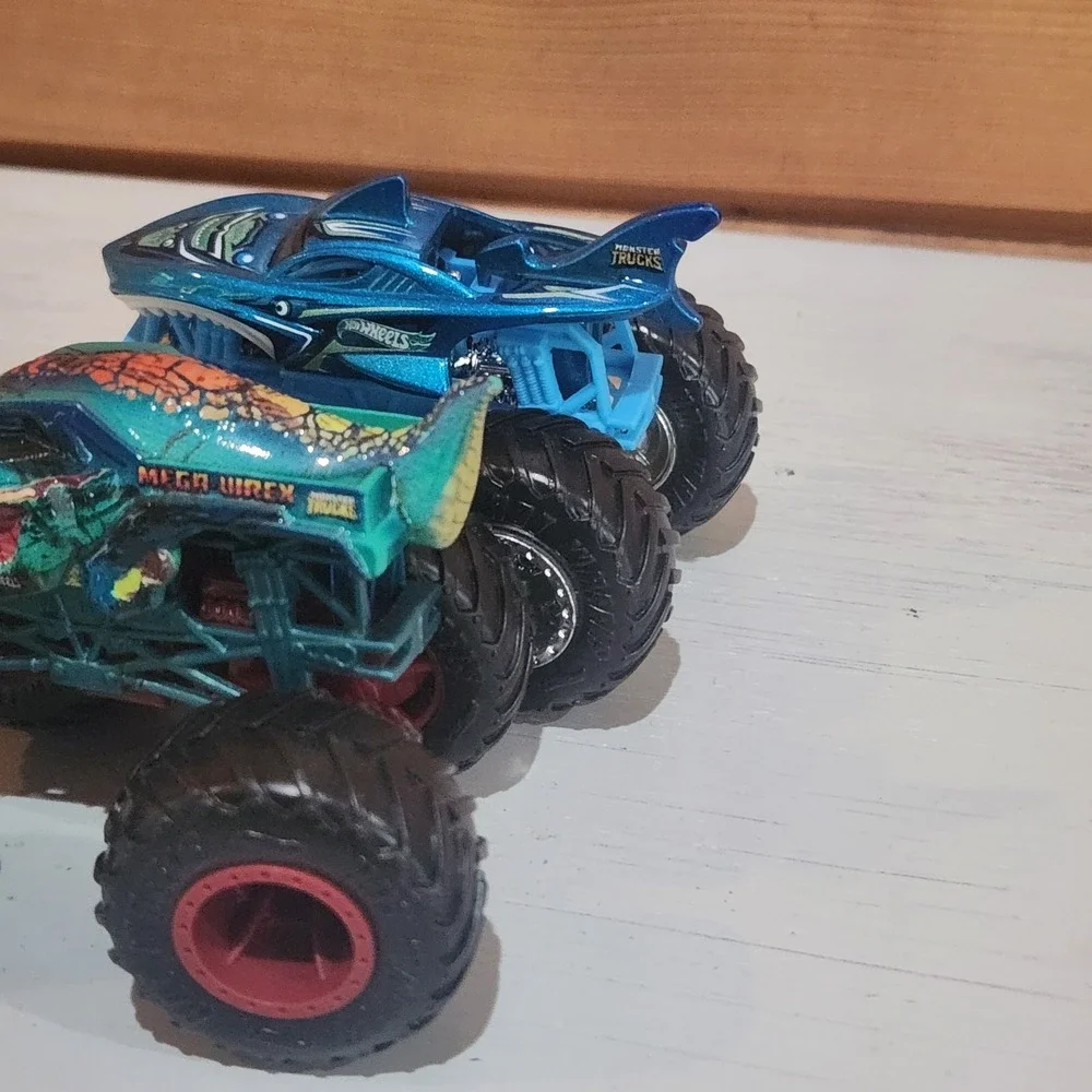 Lot 2 Hot Wheel Monster Jam Truck Shark Wreak Mega Wrex Diecast Trex Shark‎ 1:64
